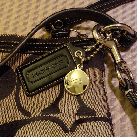 🔷Classic Coach Signature "C'" print purse - Picture 4 of 11